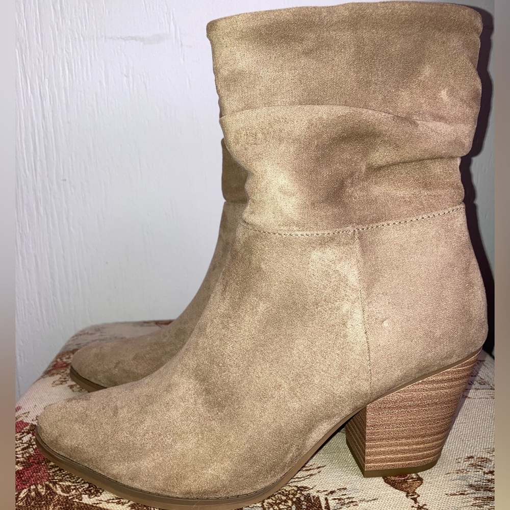 Universal Thread Light Brown Suede Heeled Boots